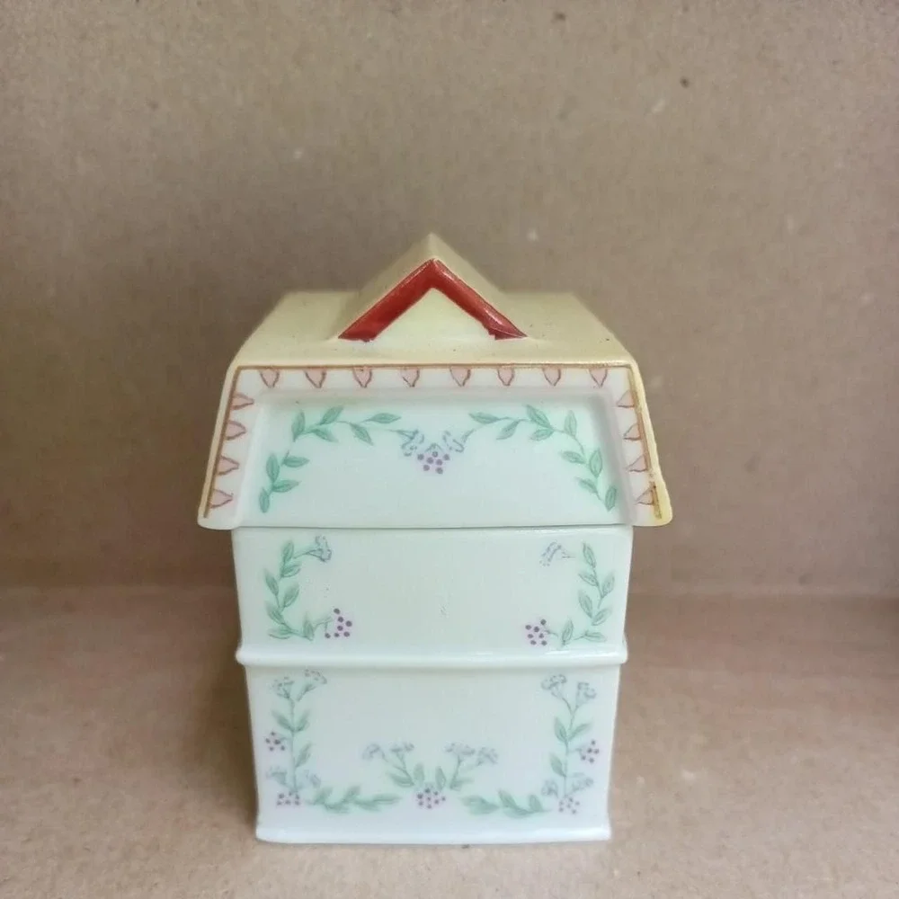 Vinatage 1989 Lenox Spice Village Allspice porcelain box cottagecore